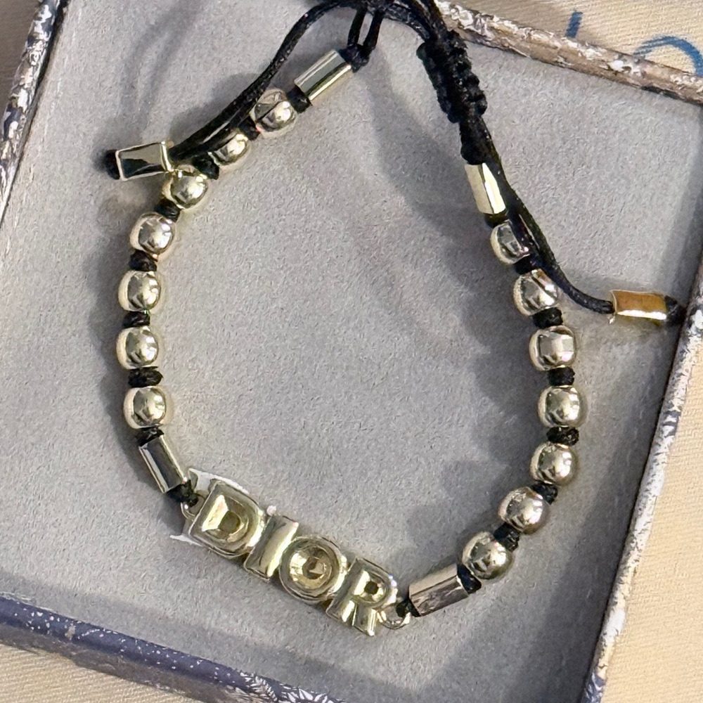 Fashion Unisex Black and Gold Beaded Bracelet - Picture 2 of 3